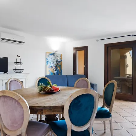 Homey Experience - The Azure Living 아파트